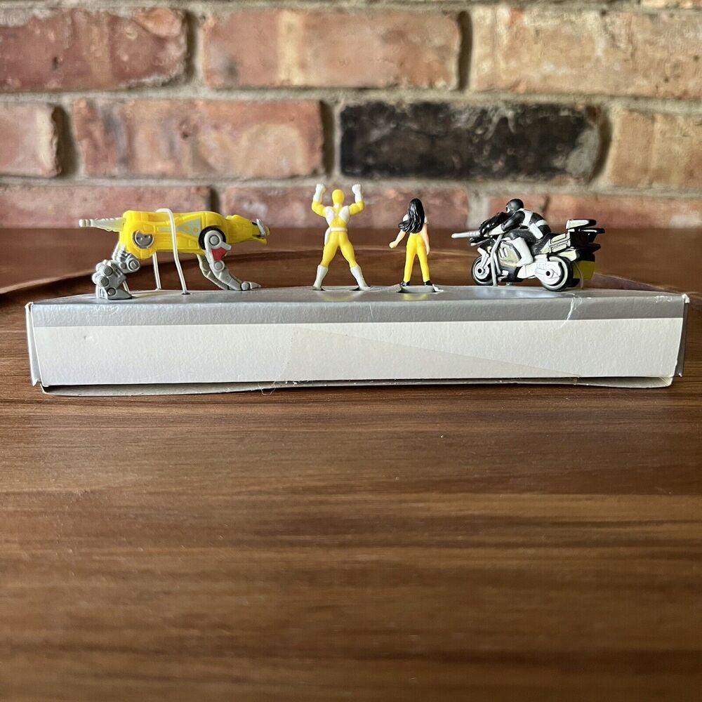 Micro Machines Mighty Morphin Power Rangers Set #4 Yellow Ranger Trini - Picture 10 of 16